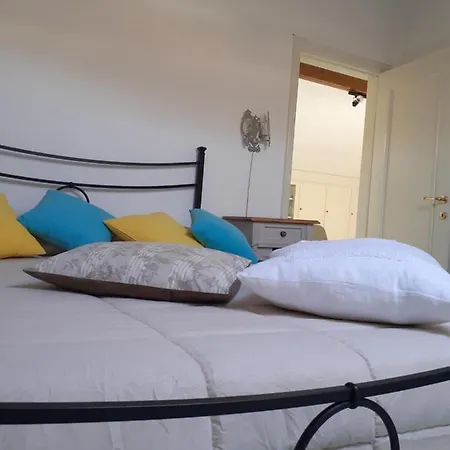 La Mansarda Vicino Al Porto Apartment *