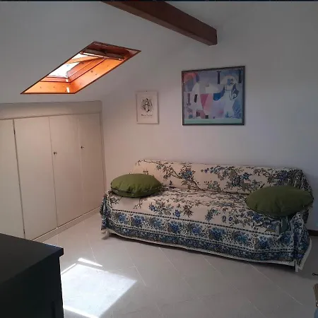 La Mansarda Vicino Al Porto Apartment