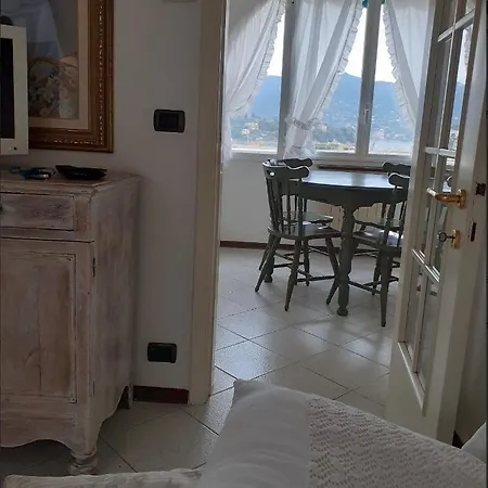 La Mansarda Vicino Al Porto Apartment